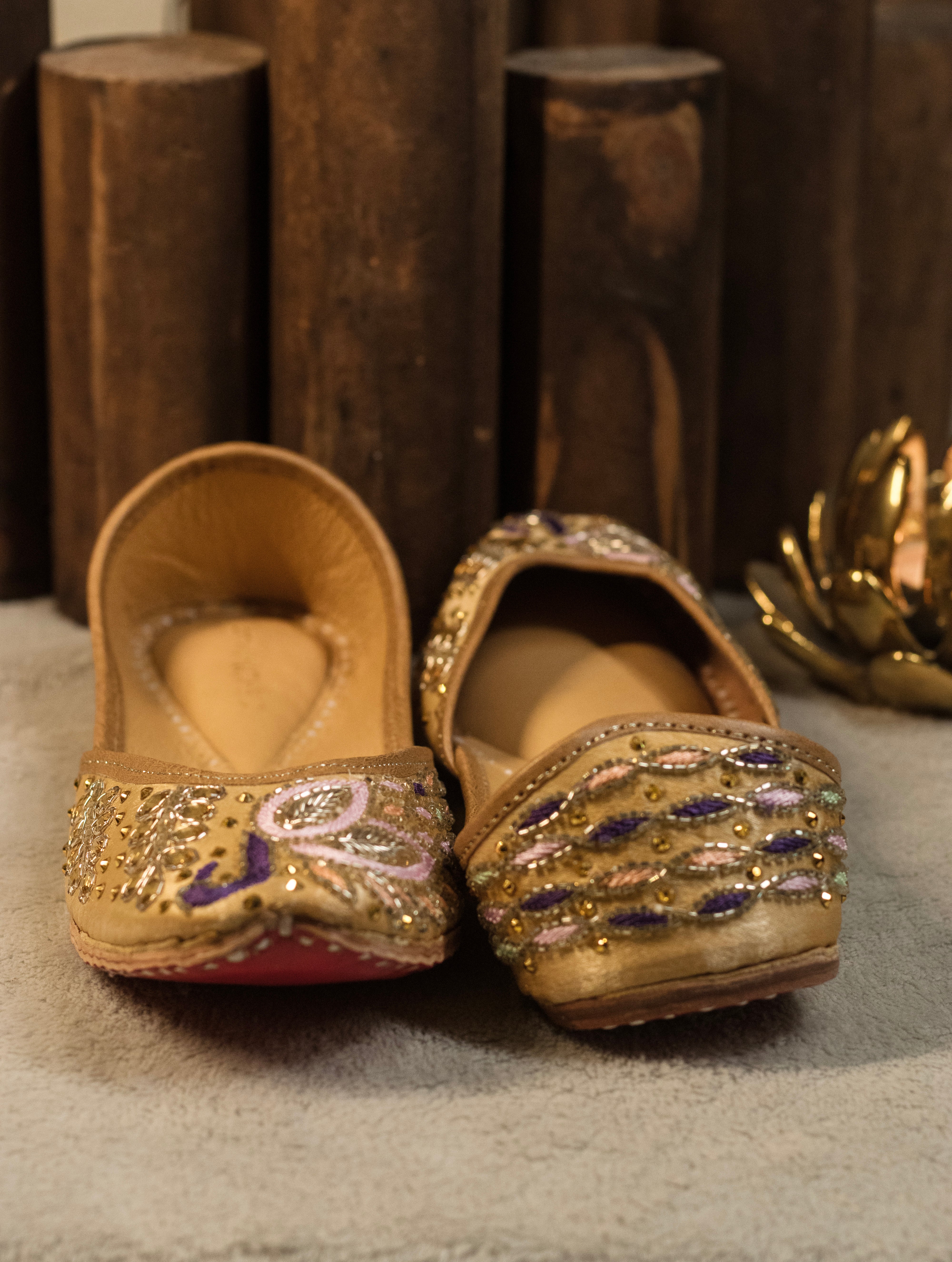 Golden Shimmer Scalloped Sequin Jutti