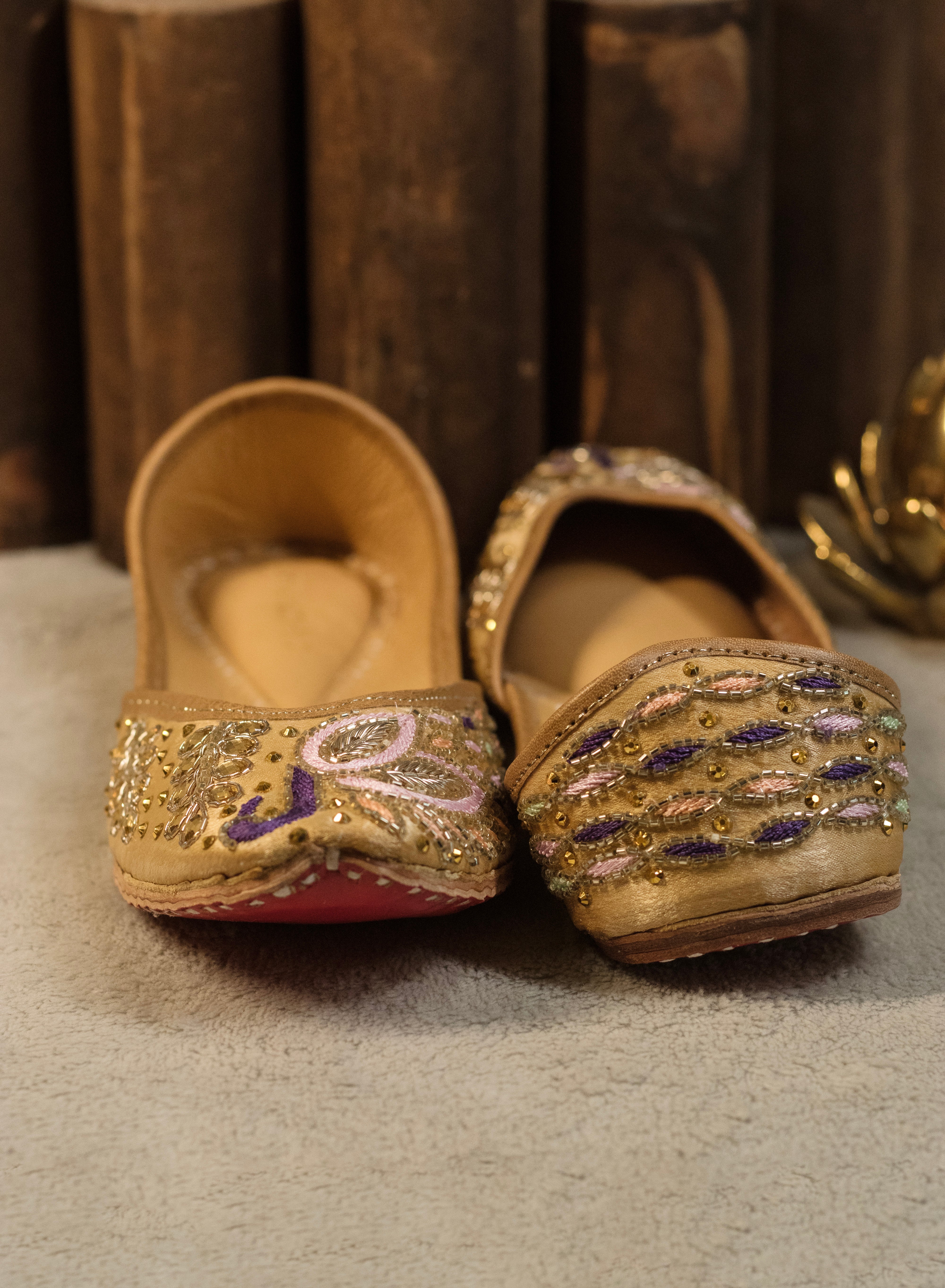 Golden Shimmer Scalloped Sequin Jutti