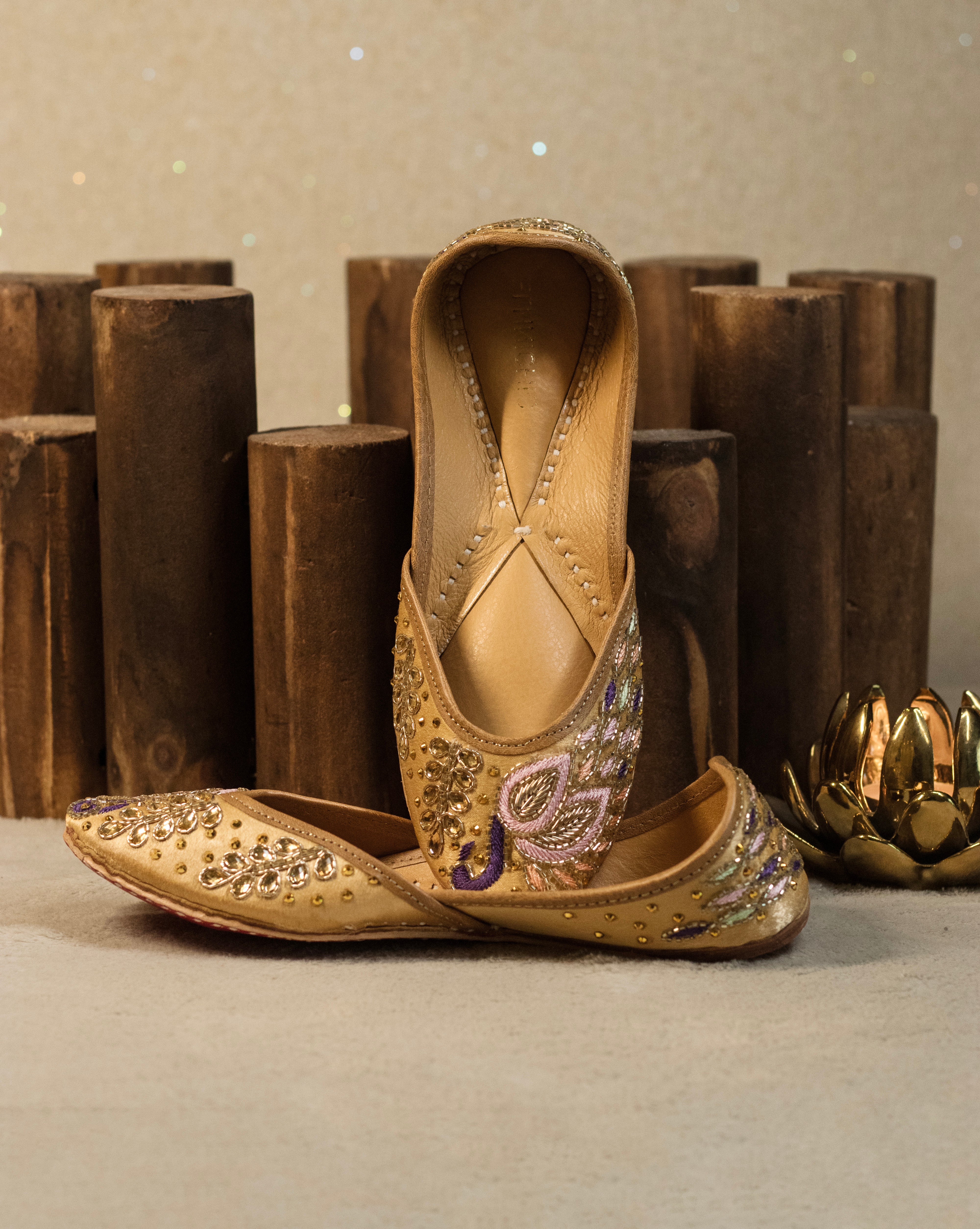 Golden Shimmer Scalloped Sequin Jutti